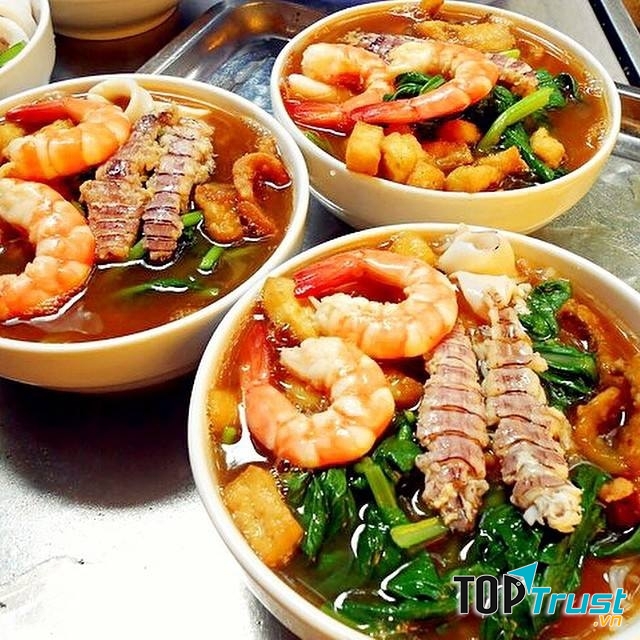 Bún thái hải sản đặc biệt Long Thủy