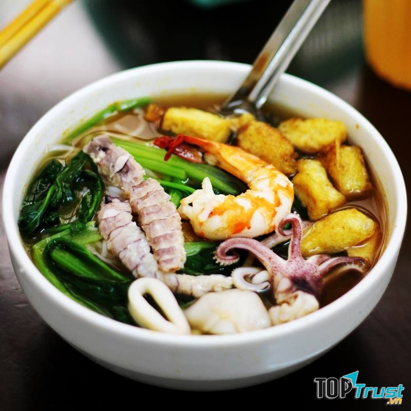 Bún thái hải sản Long Thủy