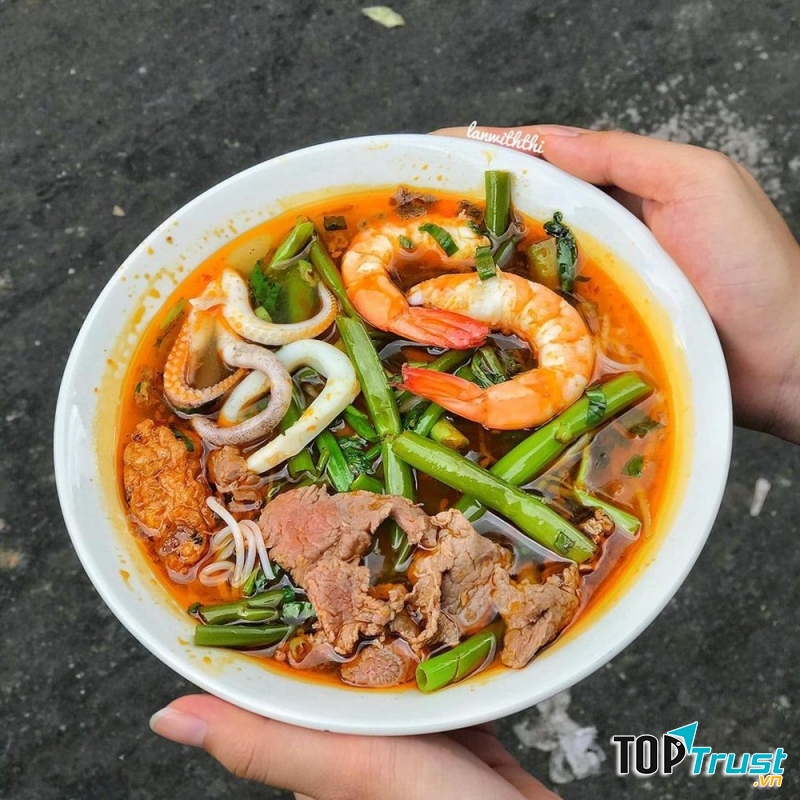 Đối với món bún Thái của quán Thái Tuk Tuk được thực khách đánh giá có bởi nguyên liệu tươi ngon