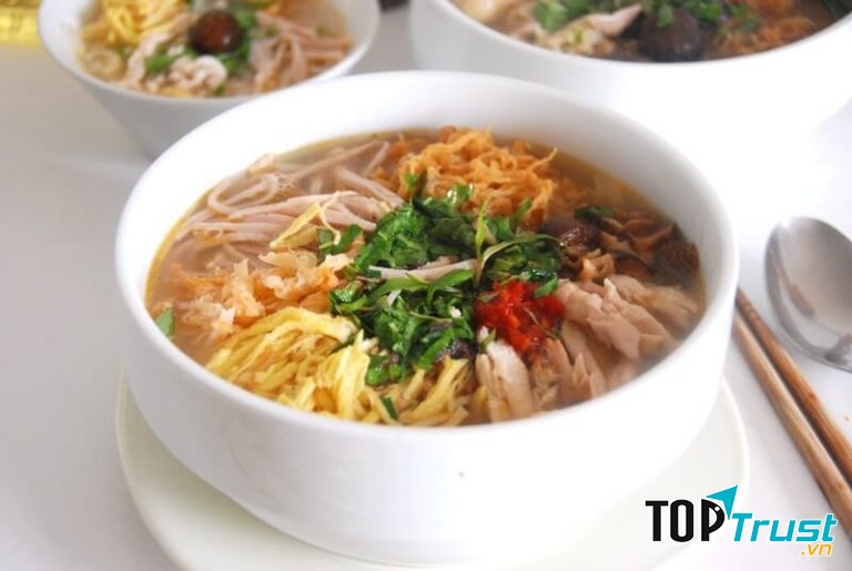 Bát bún là sự tổng hòa, một tác phẩm nghệ thuật đầy màu sắc.