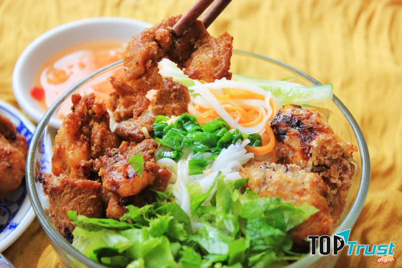 Bún Thịt Nướng Tâm