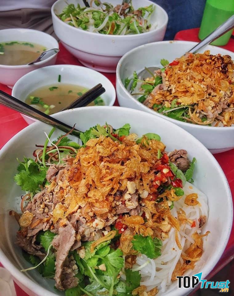 Ghi điểm với nước trộn được pha chế chua ngọt, thơm, thanh, đậm đà và quyện đều vào nhân