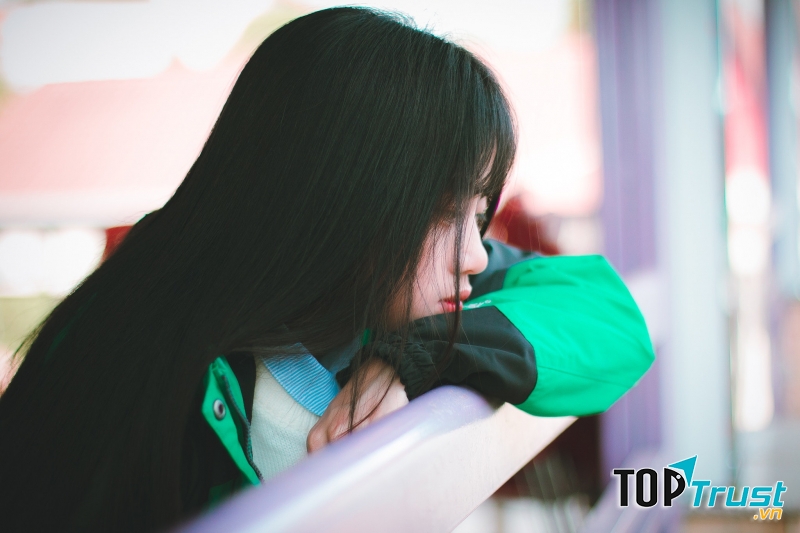 Con gái buồn khi bạn không để ý đến cô ấy