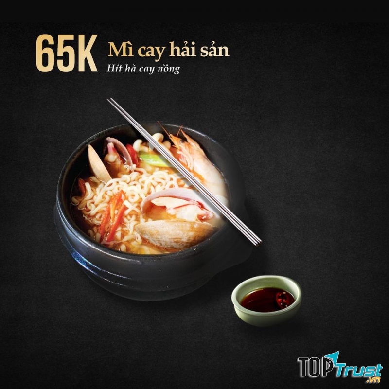 Mì cay với 2 loại nhân là: bò Mỹ và hải sản
