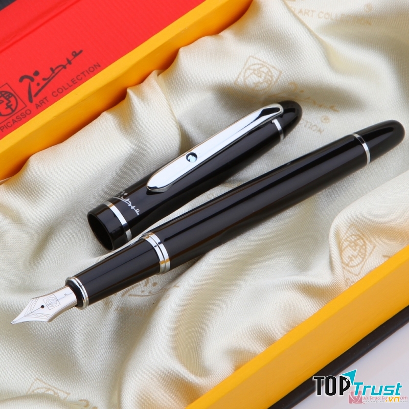 Chiếc bút luôn có một sự gần gũi với chủ nhân của chúng