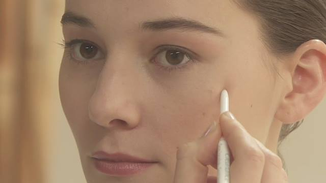 Bút trị mụn nhanh – Cleanance Soin Localisé – Avène với các thành phần hoạt chất kháng viêm và trị mụn khác nhau cùng phối hợp và bổ sung tác dụng giúp khô cồi mụn nhanh, làm sạch da và trị mụn triệt để.