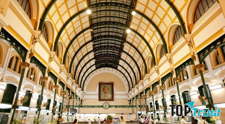 Bên trong nguy nga và lộng lẫy