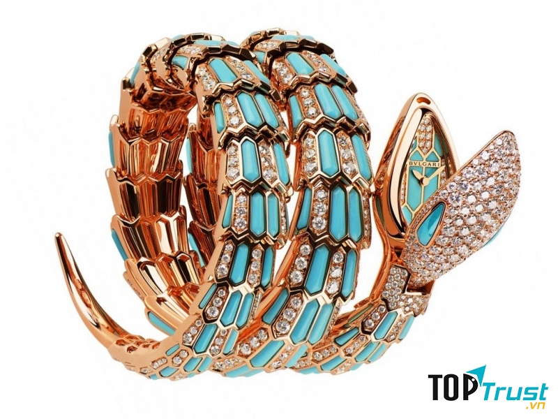 Thiết kê đặc trưng hình rắn của thương hiệu Bvlgari (Nguồn: Sưu tầm)