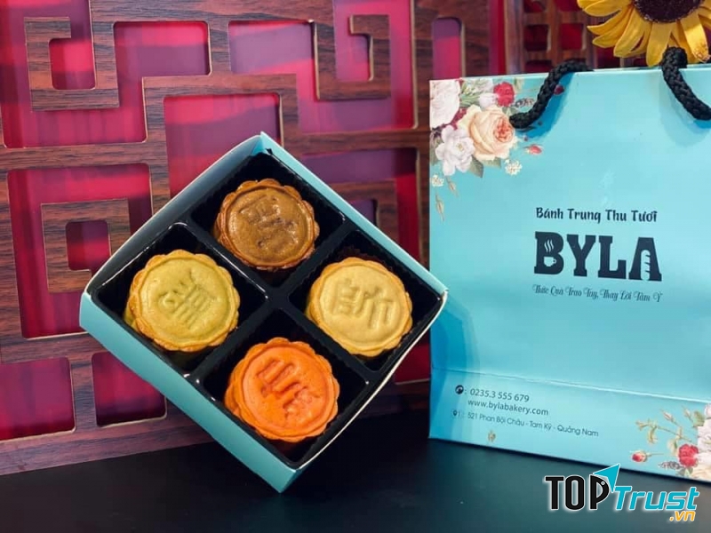 ﻿﻿﻿ Do bánh làm với số lượng vừa phải không dư quá nhiều nên những chiếc bánh xinh xắn mà khách hàng nhận được luôn là mẻ bánh mới nhất.