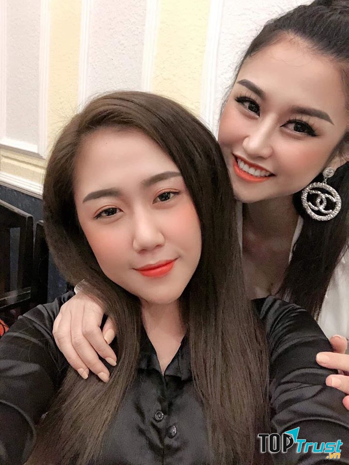 C H Â U Makeup & Bridal