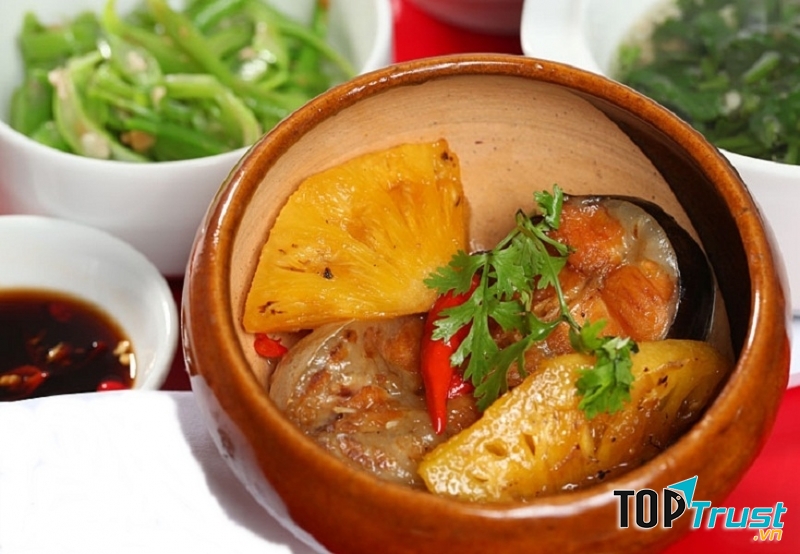 Cá bông lau kho dứa