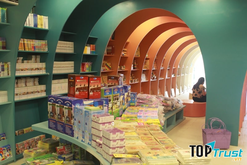Cá Chép Cafe & Book Store