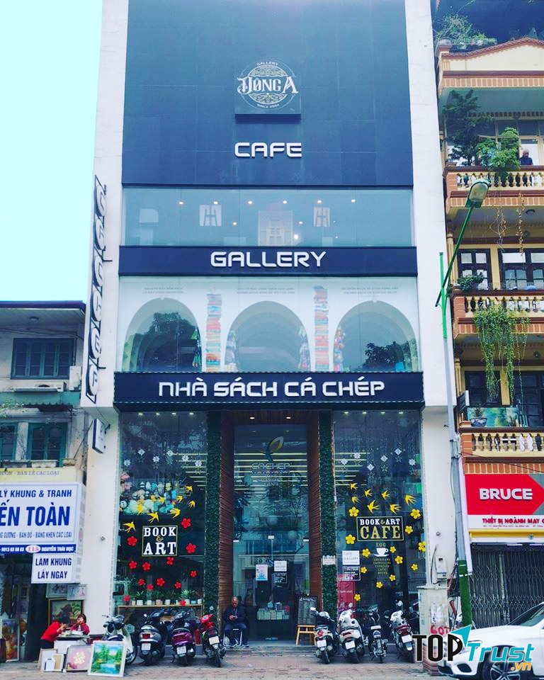 Cá Chép Cafe & Book Store