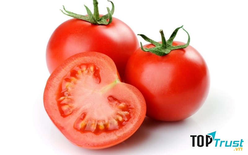 Lẽ dĩ nhiên cà chua chứa hàm lượng vitamin C cao rất tốt cho da và phòng ngừa ung thư