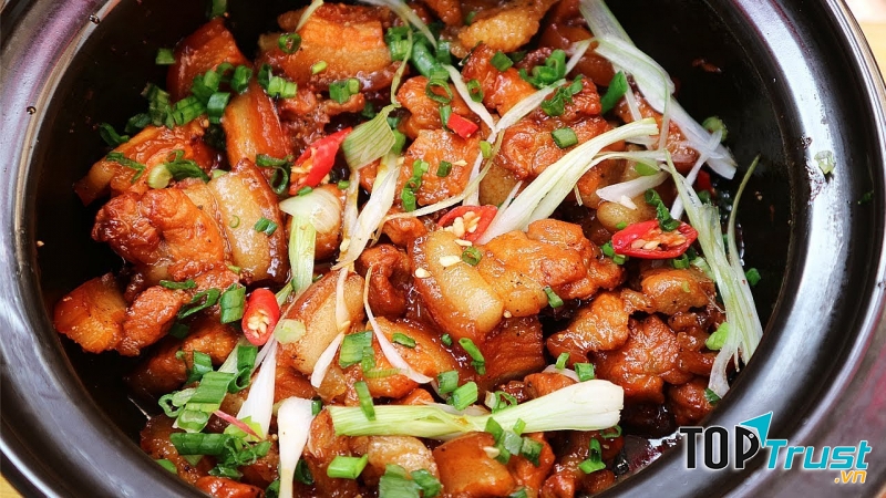 Cá cơm kho thịt ba chỉ