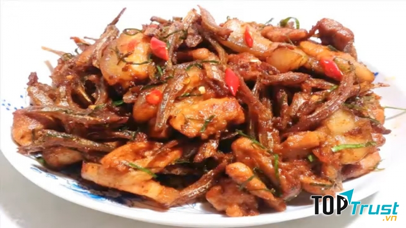Cá cơm kho thịt ba chỉ