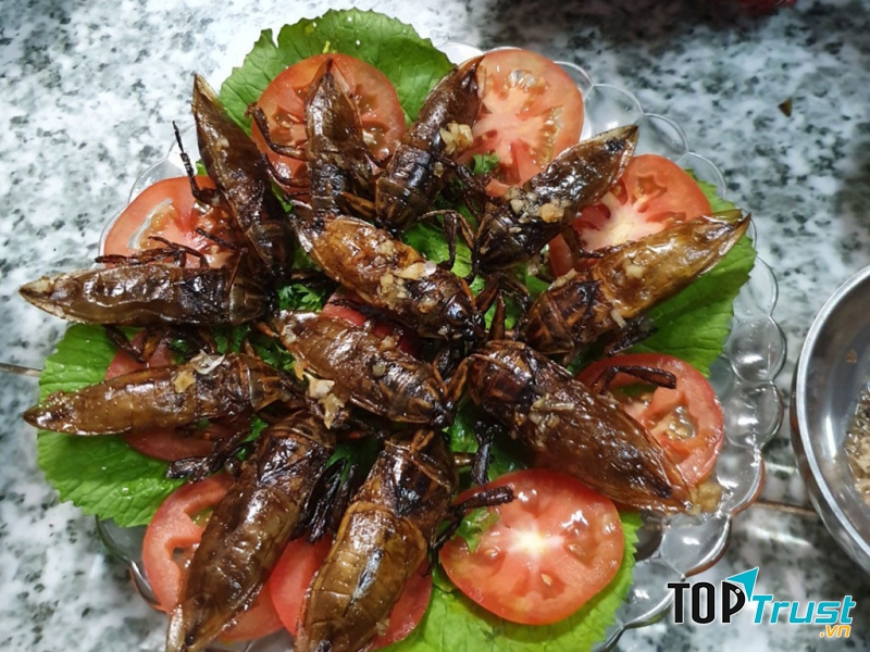 Bánh cuốn cà cuống đặc sản Hà Nội