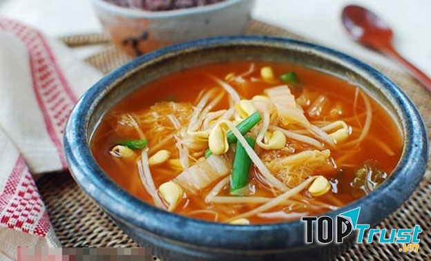 Cá lóc nấu canh chua giá đỗ