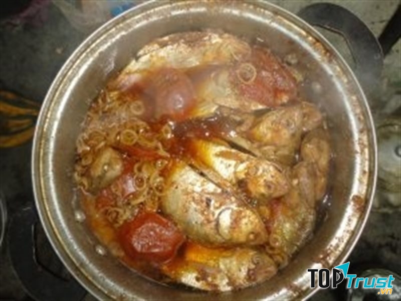 Cá mòi kho dưa