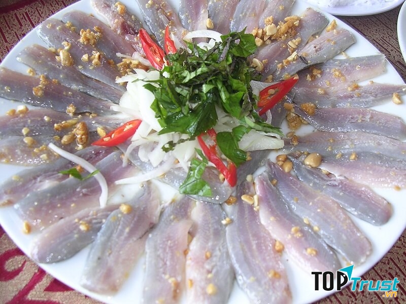 Gỏi làm từ cá nghéo