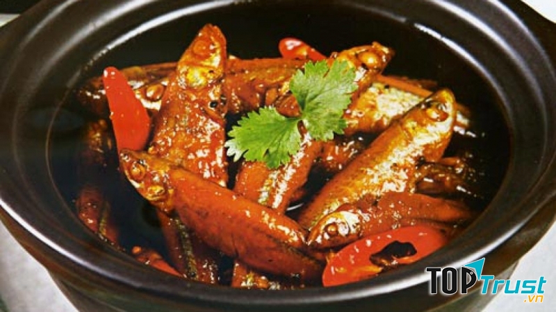 Cá nục kho nghệ