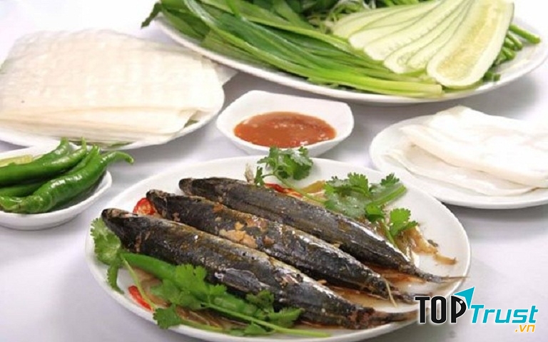 Cá nục hấp cuốn bánh tráng tại Cá nục quán - 203 Hàn Thuyên