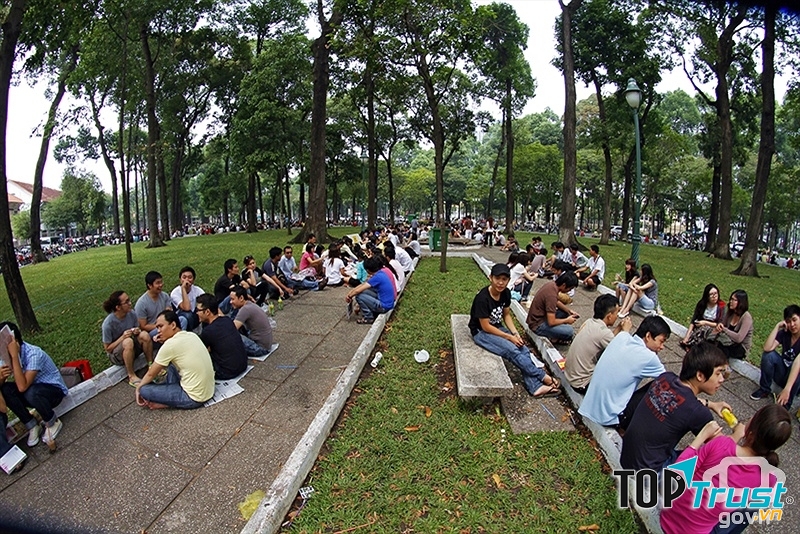 Nơi đây luôn đông đúc các bạn trẻ tụ tập.