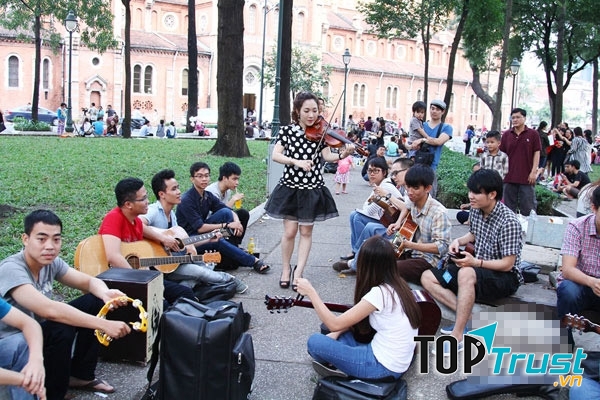 Cà phê bệt tại công viên 30/04 cho bạn một cảm nhận mới về ngày lễ 14/02