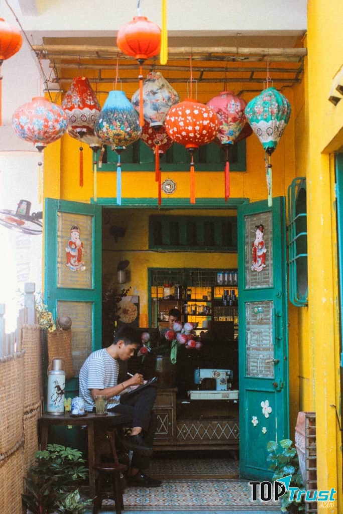 Cà phê Hoa Giấy