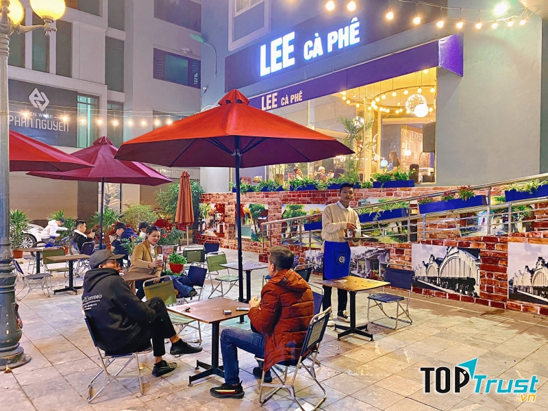 Cà Phê Lee