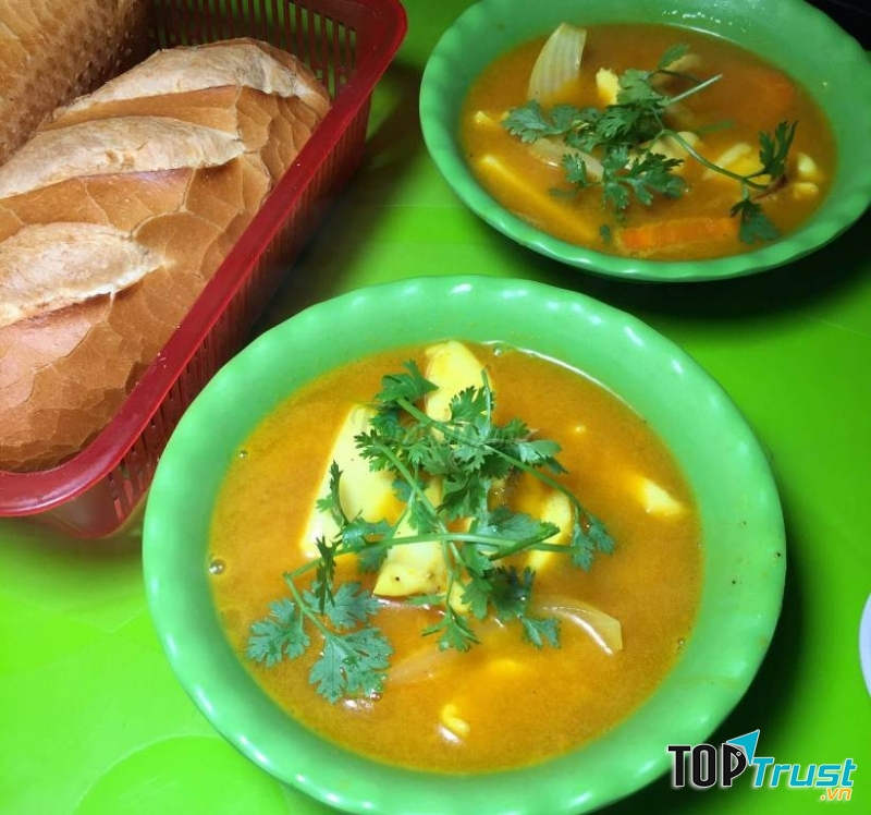 Cà ri mực và bánh mì