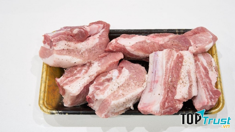 Nguyên liệu Sườn heo chọn những rảnh sườn nhiều thịt