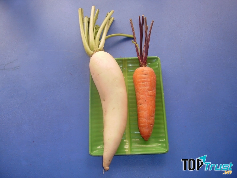 Hệ tiêu hóa của bé còn non nớt, khi nấu ăn cho bé các mẹ cần tránh kết hợp nhiều loại củ quả nhé.