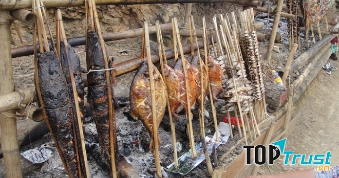 Cá suối nướng là một trong những đặc sản ngon nổi tiếng nhất ở Mộc Châu