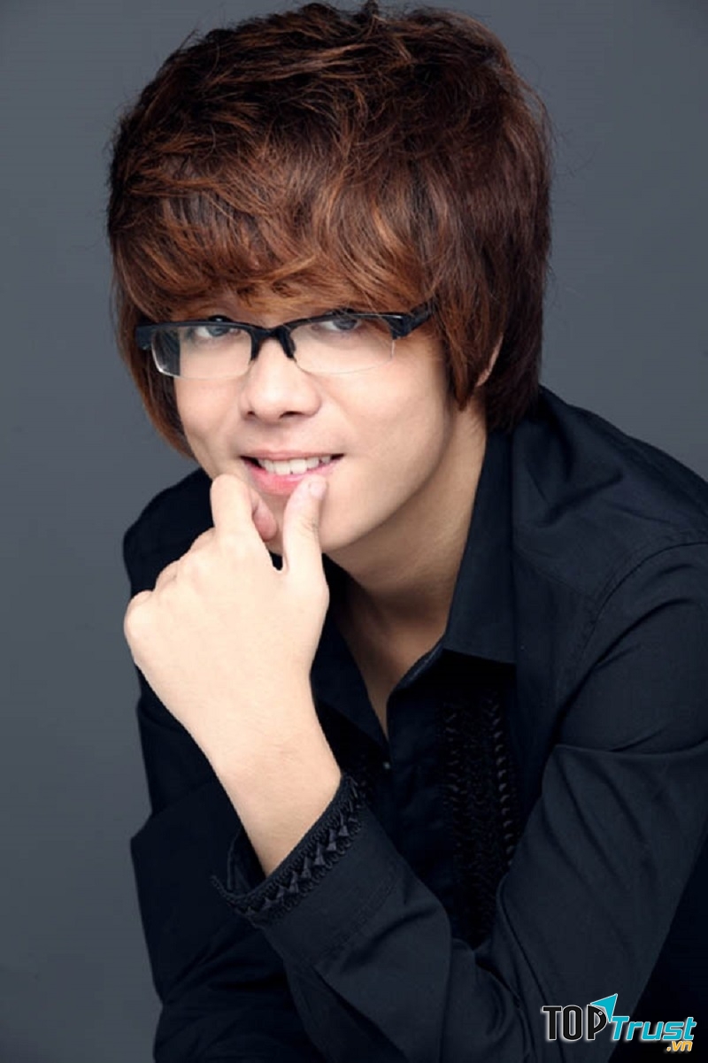Ca sĩ Bùi Anh Tuấn