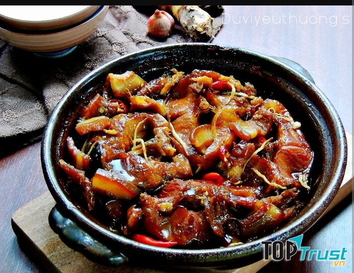Cá trắm kho riềng