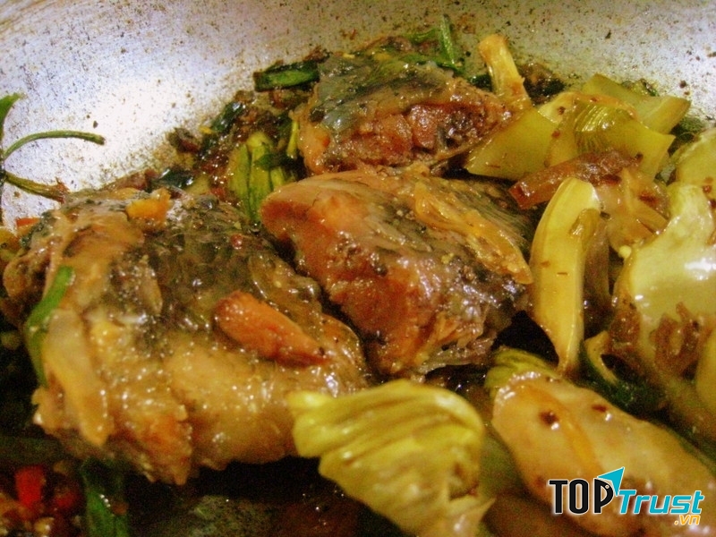 Cá trắm kho dưa