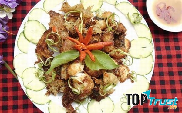 Cá trắm đen chiên sả ớt