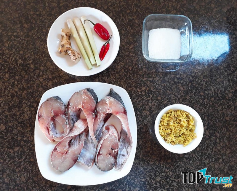 Cá trắm kho riềng sả