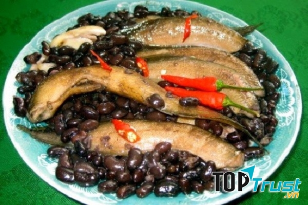 Cá trê nấu đỗ đen
