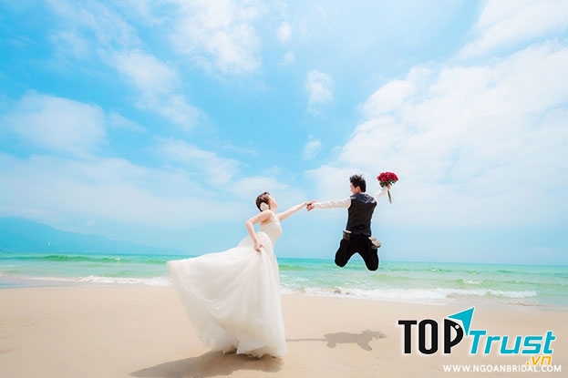 Biển Đà Nẵng trong xanh đầy thơ mộng