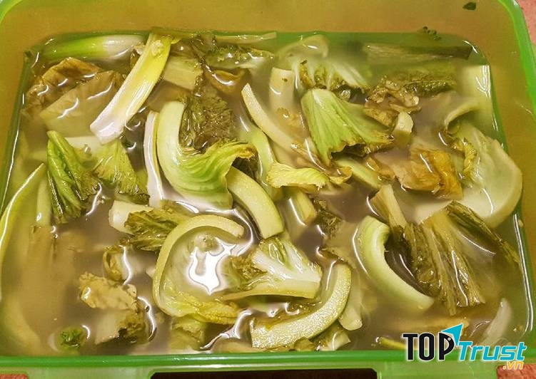 Dưa muối chứa nhiều độc tố, không nên ăn nhiều