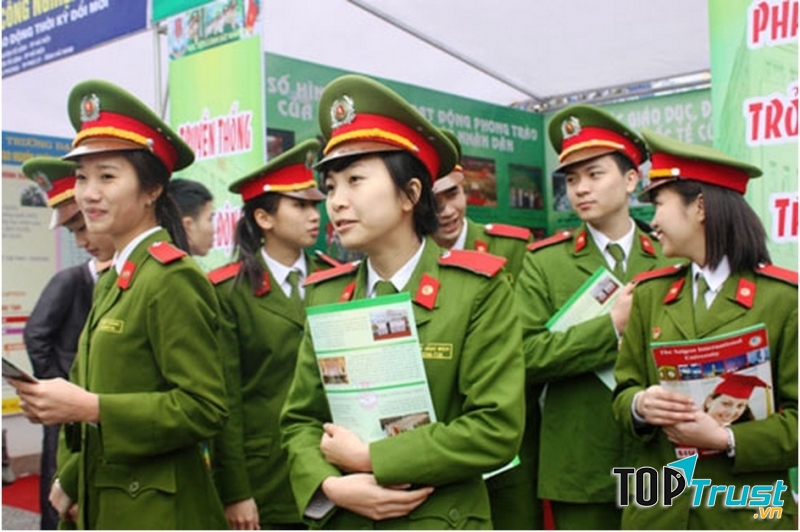 Yêu cầu học lực rất là cao, đặc biệt đối với nữ