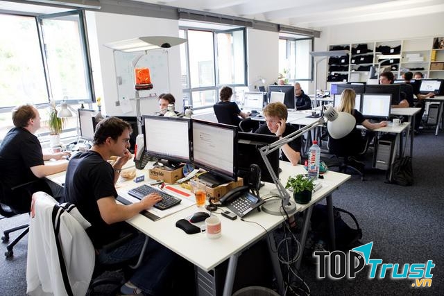 Các vật dụng công cộng ở văn phòng làm việc dễ mang mầm bệnh