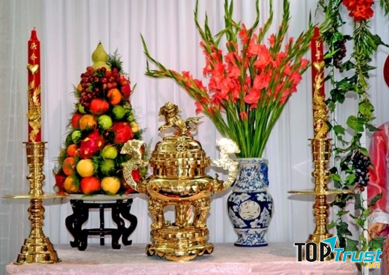Bài trí bàn thờ gia tiên