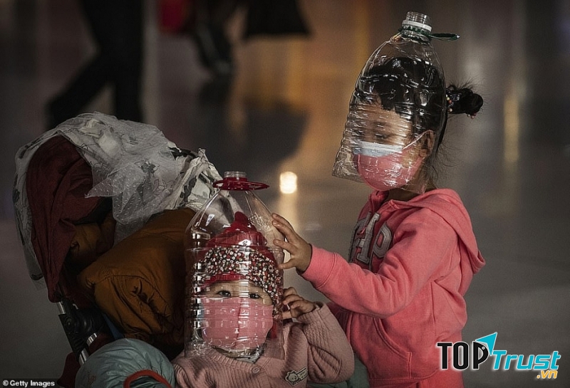 Phải che mấy lớp như vậy mới yên tâm ra đường được  (Nguồn: Sưu tầm Internet)