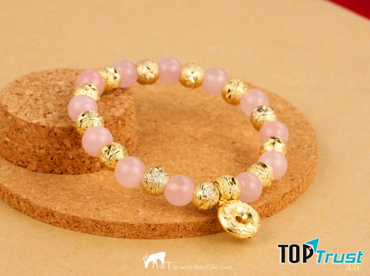 Màu tương sinh tương hợp: Nâu gỗ, xanh lá cây, đỏ, hồng và tím.