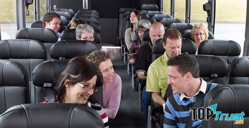 Những câu chuyện sẽ giúp bạn quên đi cảm giác đang ngồi trên xe