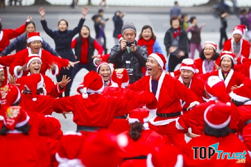 Lan truyền tinh thần giáng sinh