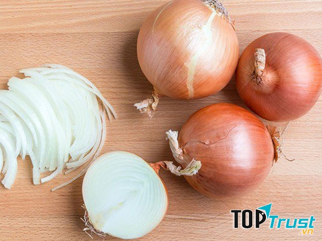 cách tẩy nốt ruồi bằng hành tây đơn giản, hiệu quả ngay tại nhà chính là một trong sự lựa chọn hoàn hảo nhất giành cho các chị em nội trợ hay giới chị em văn phòng khi không có đủ thời gian tẩy xóa nốt ruồi tại thẩm mỹ viện.